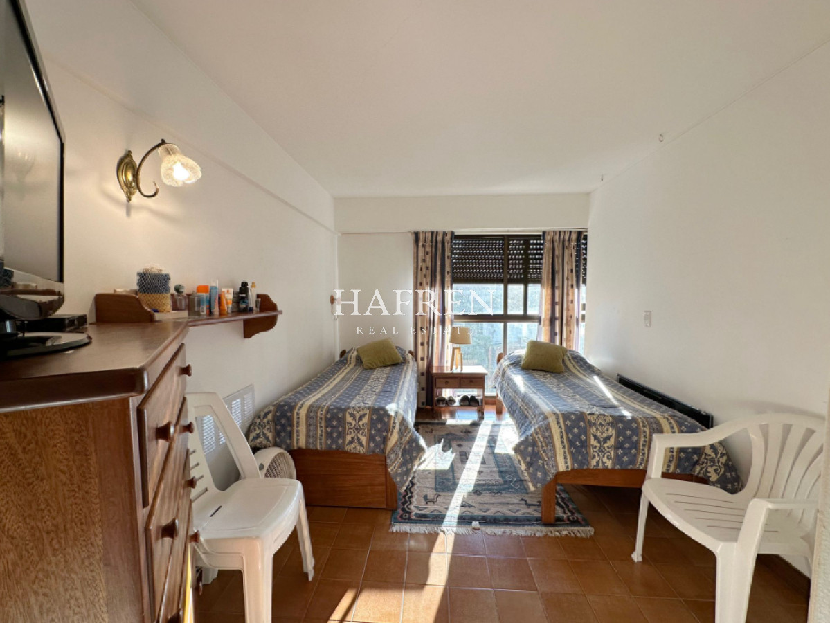 Apartamento ID.244 - Vende Apartamento frente al mar en Brava, Punta del Este, 2 dormitorios.