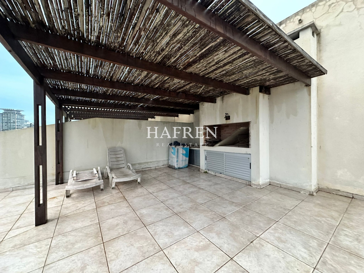 Apartamento ID.33 - Oportunidad! Apartamento de 2 dormitorios con azotea y parrillero, Punta del Este 
