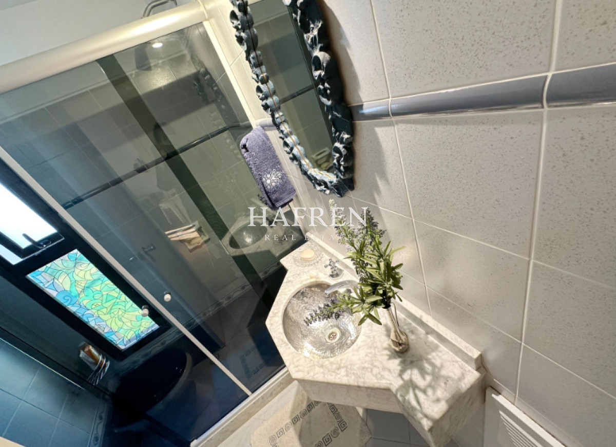 Apartamento ID.244 - Vende Apartamento frente al mar en Brava, Punta del Este, 2 dormitorios.