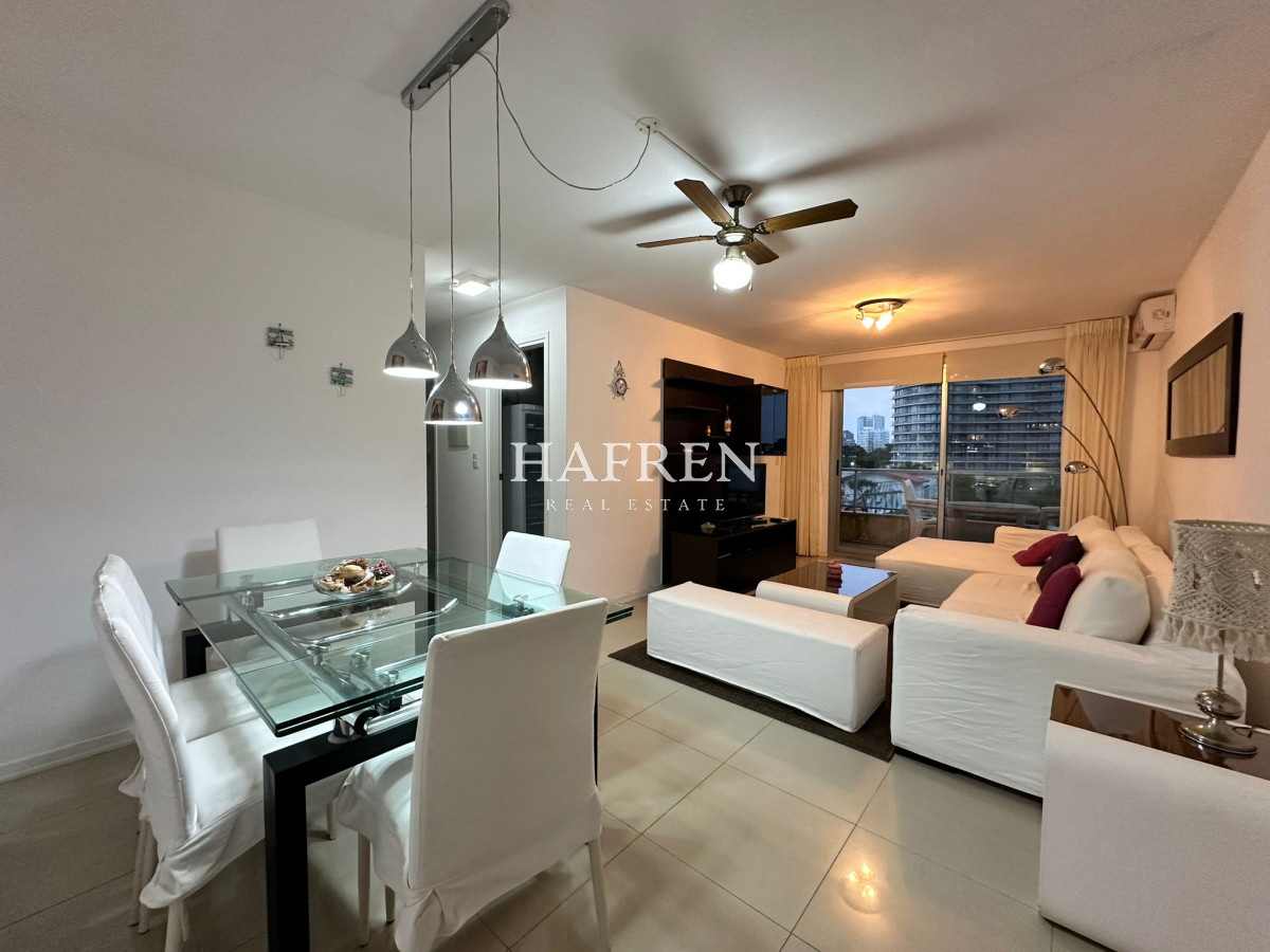 Apartamento ID.33 - Oportunidad! Apartamento de 2 dormitorios con azotea y parrillero, Punta del Este 
