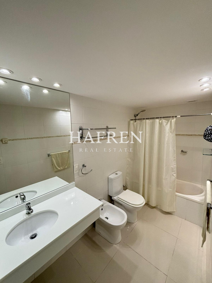 Apartamento ID.76 - Apartamento de 2 dormitorios en Av. Roosevelt, Punta del este  