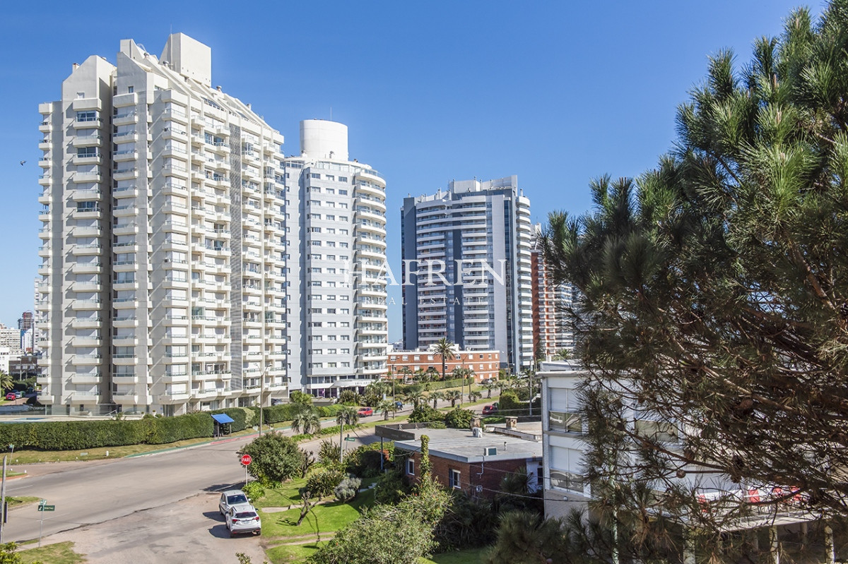 Apartamento ID.30 - Apartamento en Venta de 2 dormitorios en Edificio Panorama , Punta del este 