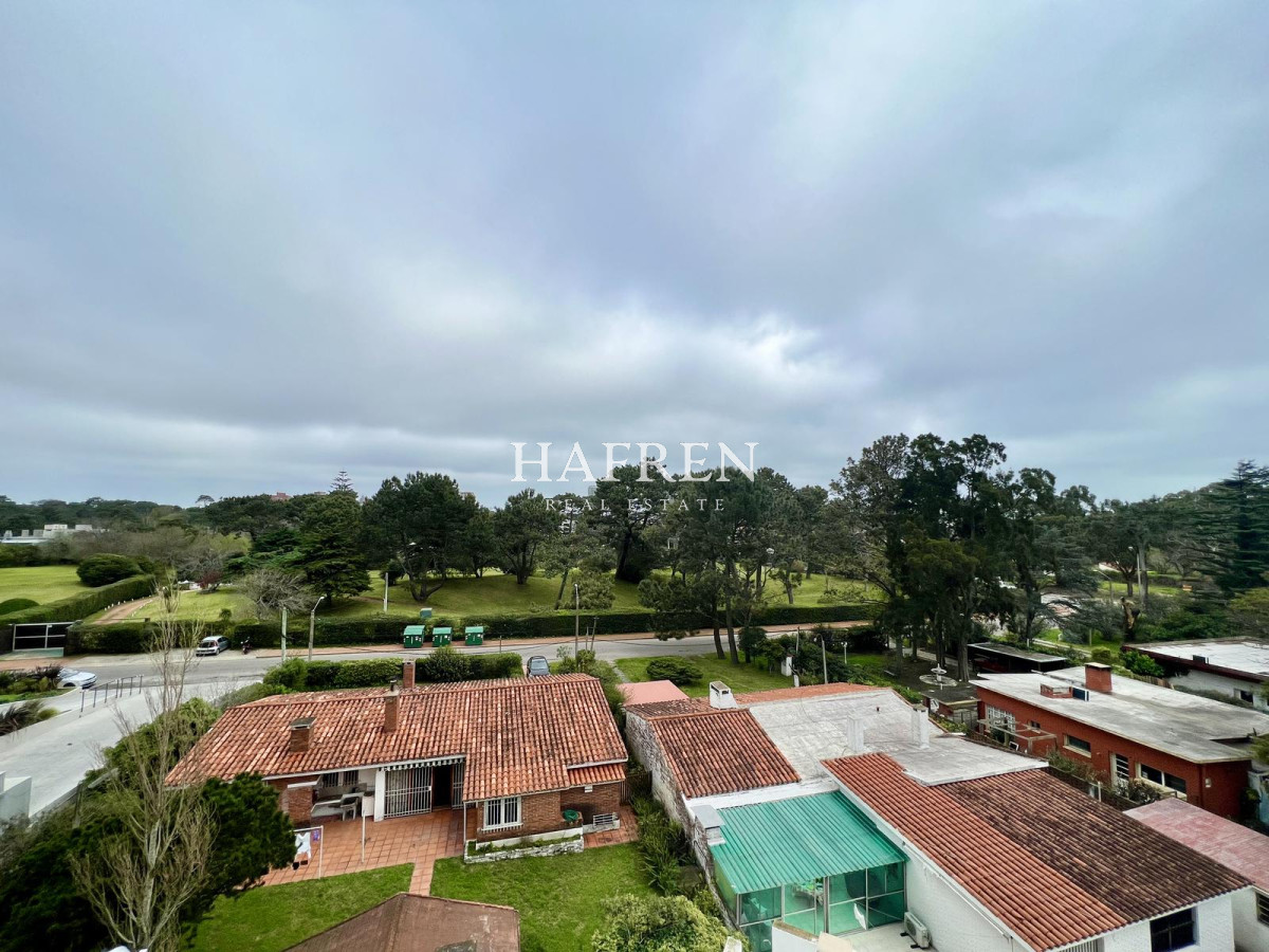 Apartamento ID.75 - Vende departamento de 2 dormitorios en edificio Summer Tower