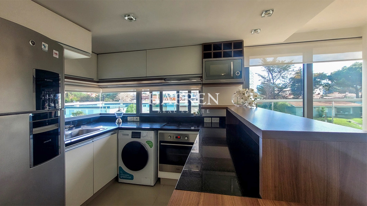 Apartamento ID.83 - Venta apartamento de 2 dormitorios en Punta del Este, Edif. Chronos