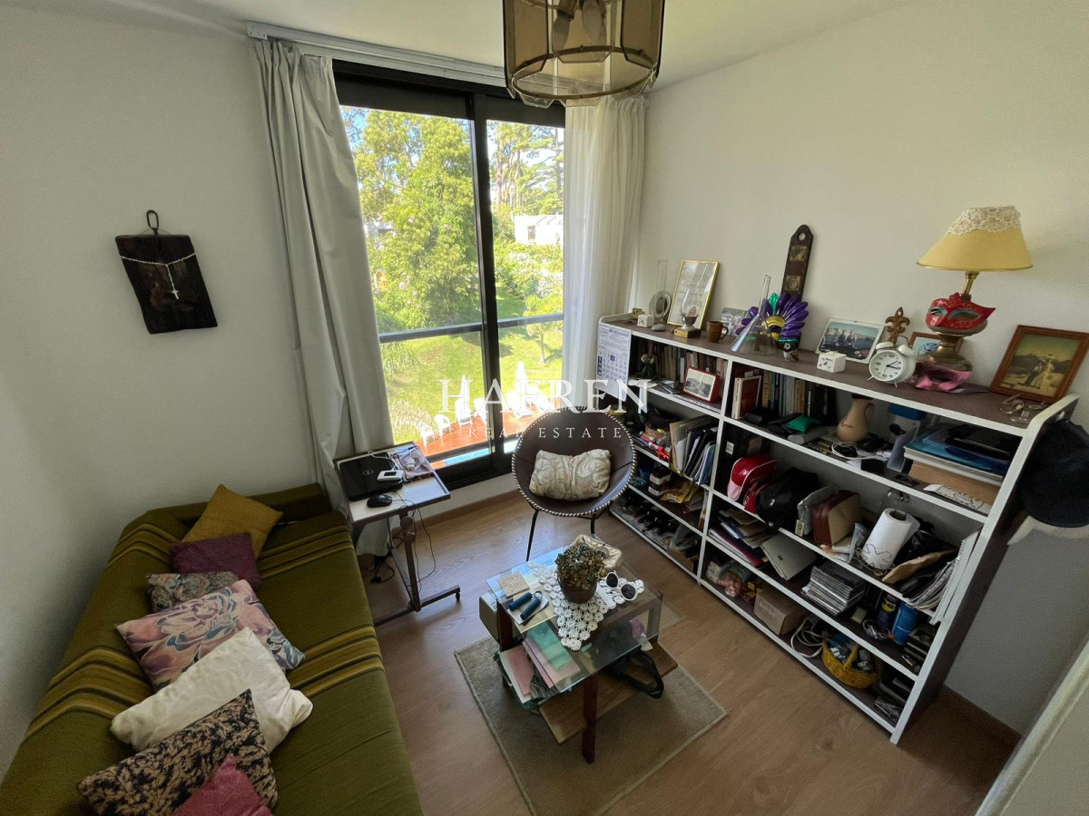 Apartamento ID.77 - Apartamento en venta 2 dormitorios en Playa Mansa, Punta del Este.