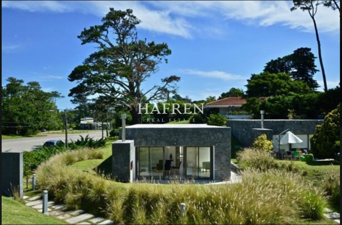 Apartamento ID.78 - Apartamento en Venta de 2 dormitorios en Punta del este , Maldonado 