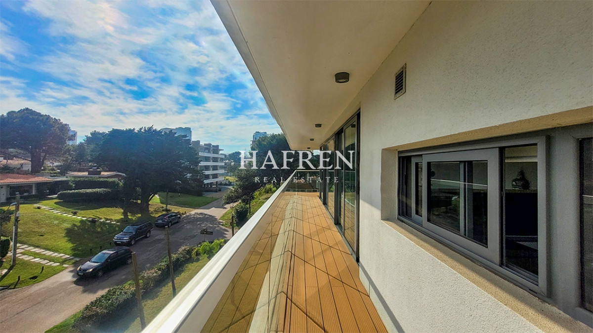 Apartamento ID.83 - Venta apartamento de 2 dormitorios en Punta del Este, Edif. Chronos