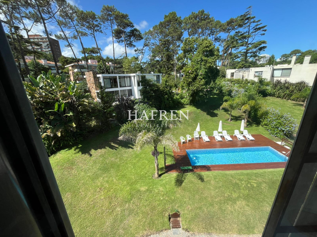 Apartamento ID.77 - Apartamento en venta 2 dormitorios en Playa Mansa, Punta del Este.