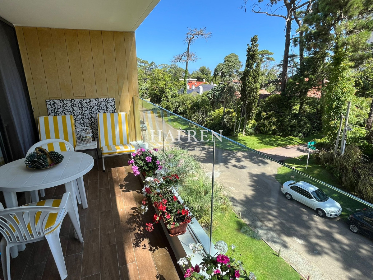 Apartamento ID.77 - Apartamento en venta 2 dormitorios en Playa Mansa, Punta del Este.
