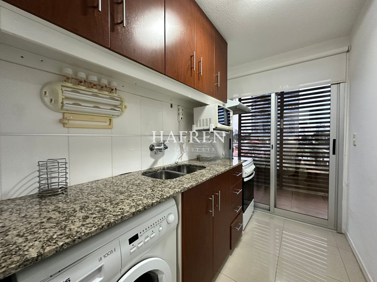 Apartamento ID.33 - Oportunidad! Apartamento de 2 dormitorios con azotea y parrillero, Punta del Este 