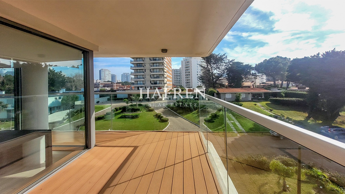 Apartamento ID.83 - Venta apartamento de 2 dormitorios en Punta del Este, Edif. Chronos