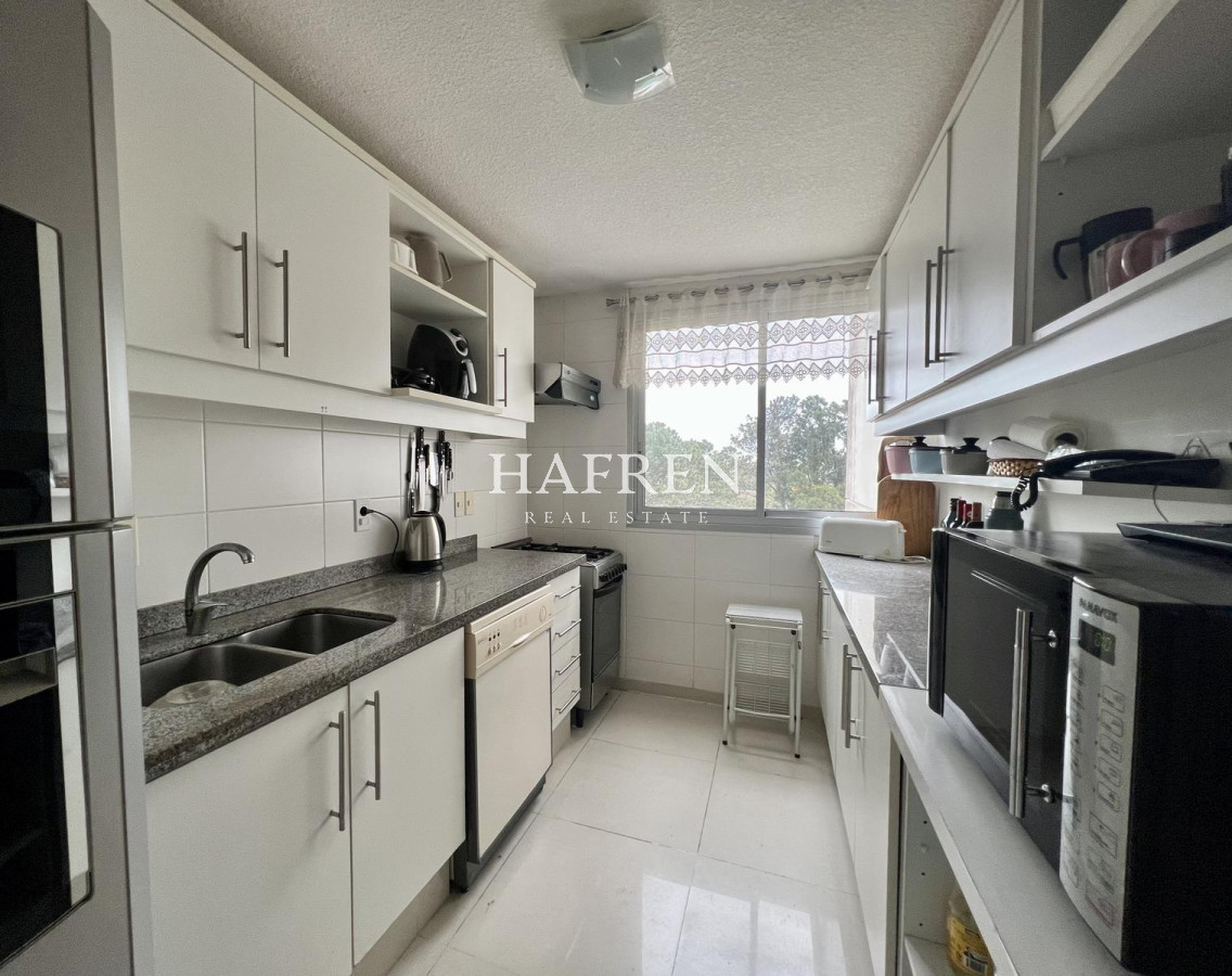 Apartamento ID.75 - Vende departamento de 2 dormitorios en edificio Summer Tower