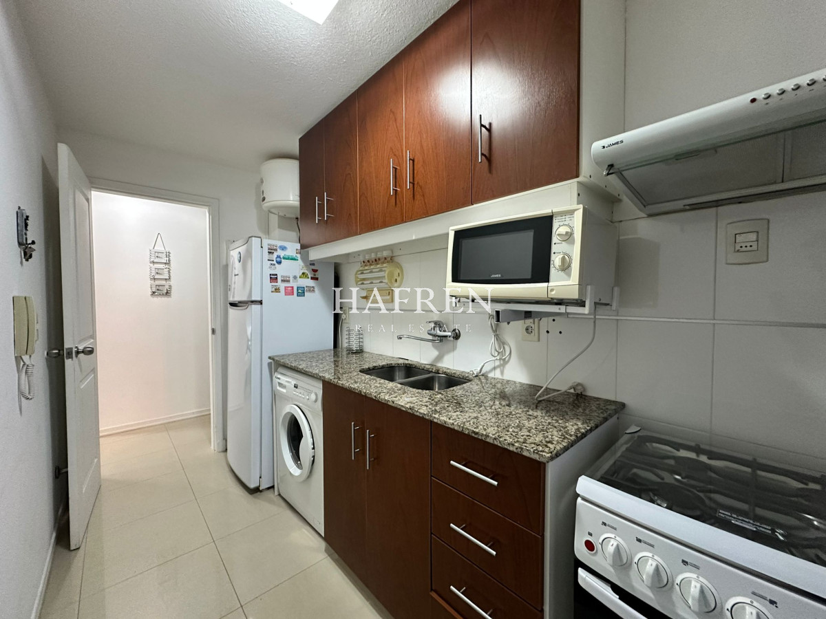 Apartamento ID.33 - Oportunidad! Apartamento de 2 dormitorios con azotea y parrillero, Punta del Este 
