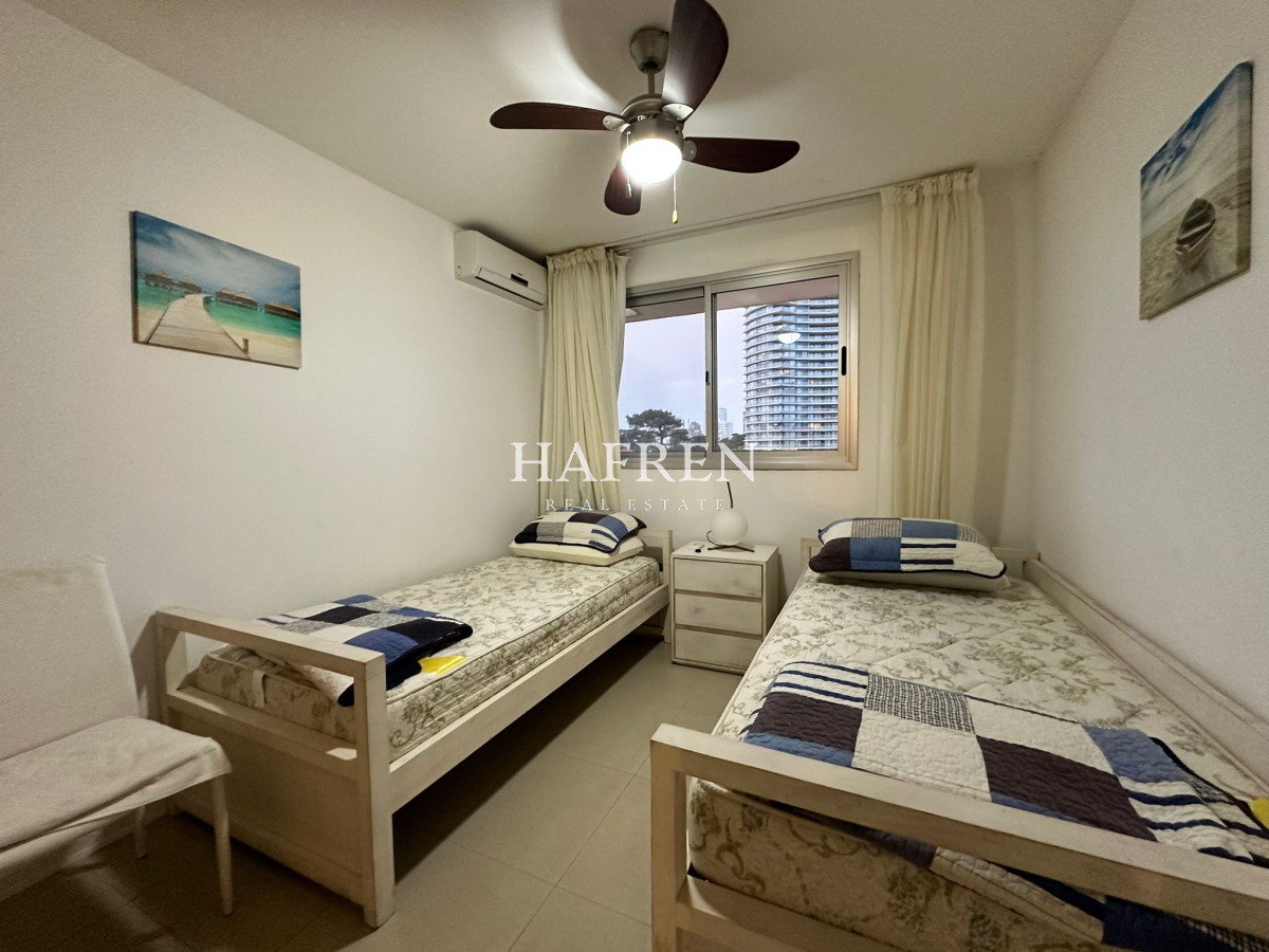 Apartamento ID.33 - Oportunidad! Apartamento de 2 dormitorios con azotea y parrillero, Punta del Este 