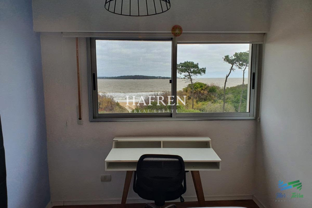 Apartamento ID.383 - Edificio de 3 dormitorios en Punta del Este primera línea Mansa