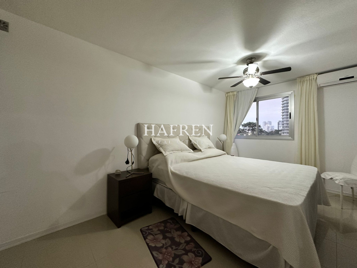Apartamento ID.33 - Oportunidad! Apartamento de 2 dormitorios con azotea y parrillero, Punta del Este 