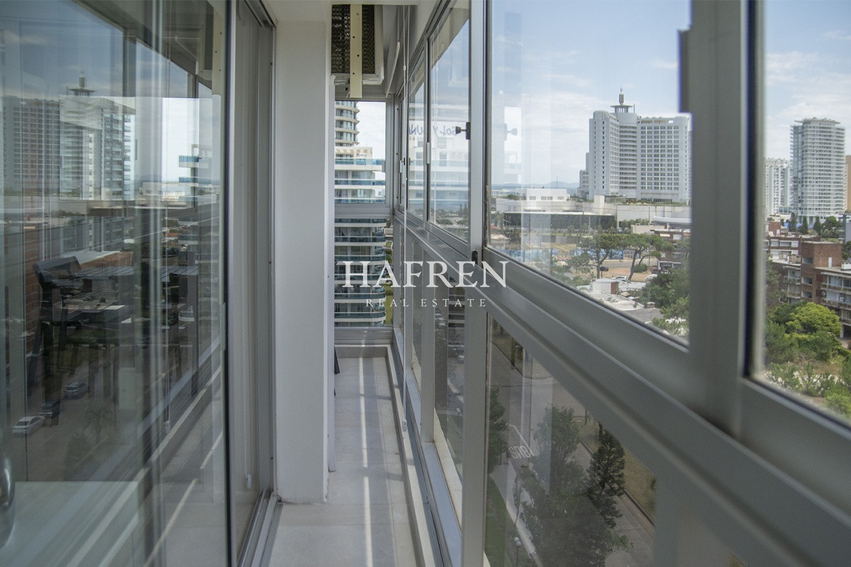 Apartamento ID.346 - Vende apartamento de 2 dormitorios y medio en Chiverta, Reciclado completo. Punta del Este 
