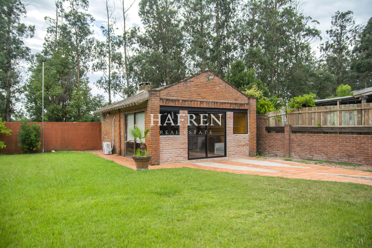 Casa ID.488 - En venta casa de 3 Dormitorios en Jardines de Córdoba con Barbacoa 