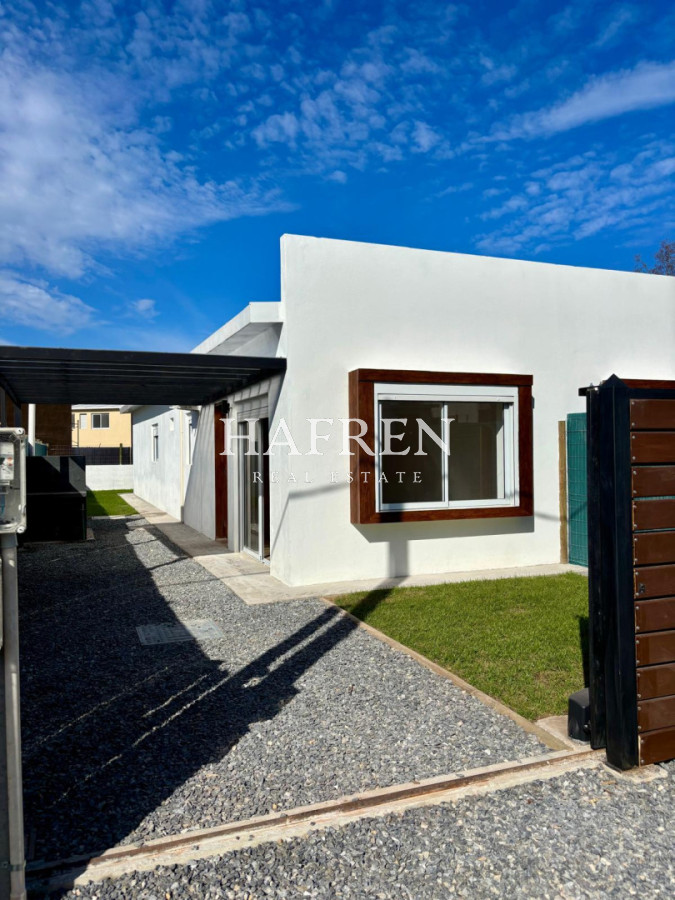 Casa ID.511 - En venta casa en Altos de la Laguna, Maldonado de 2 dormitorios con parrillero.