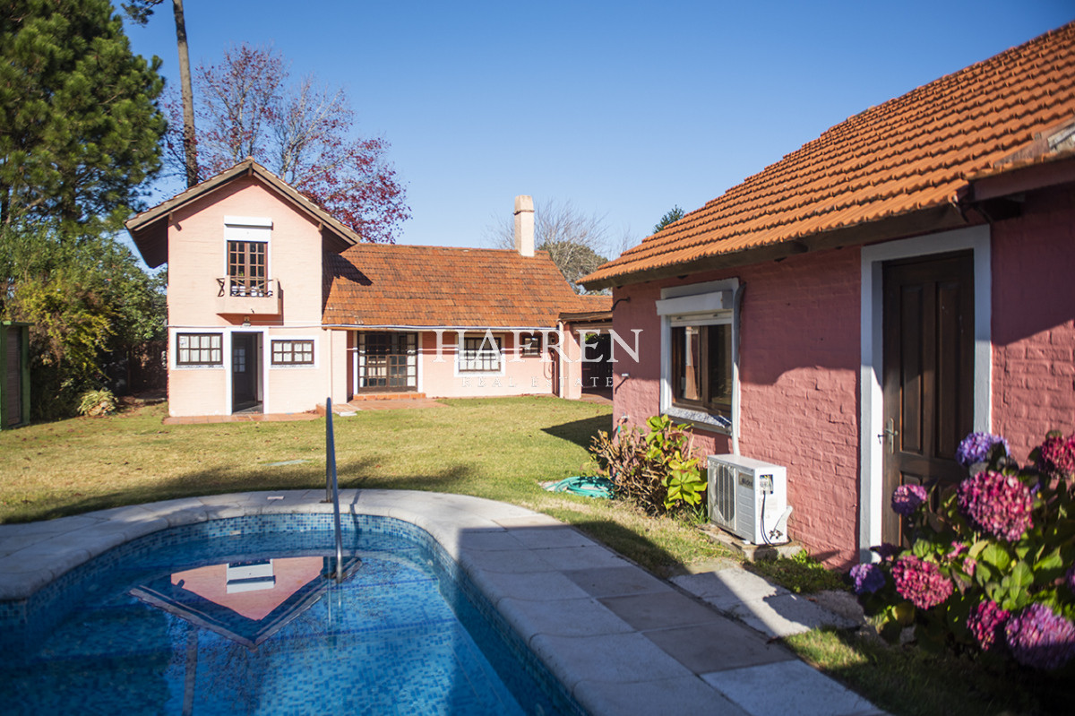 Casa ID.487 - Muy linda casa en venta, zona inmejorable, 3 dormitorios y servicio