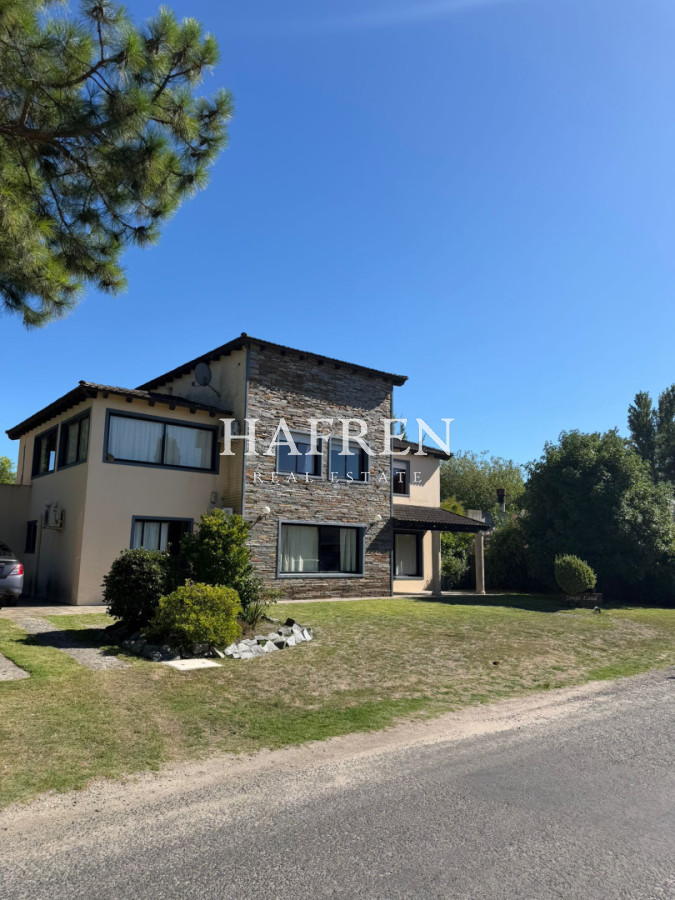 Casa ID.489 - Chaletde 6 dormitorios en venta en barrio cerrado, Punta del Este