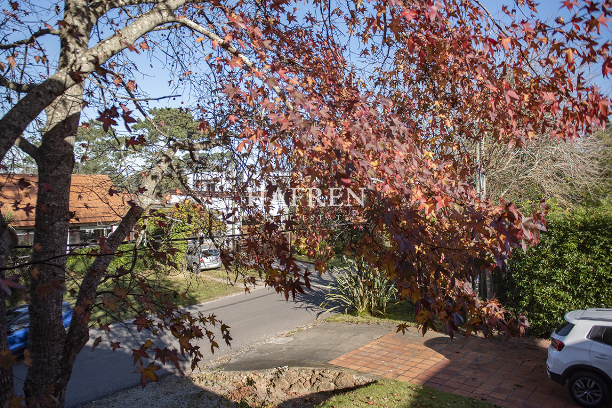Casa ID.487 - Muy linda casa en venta, zona inmejorable, 3 dormitorios y servicio