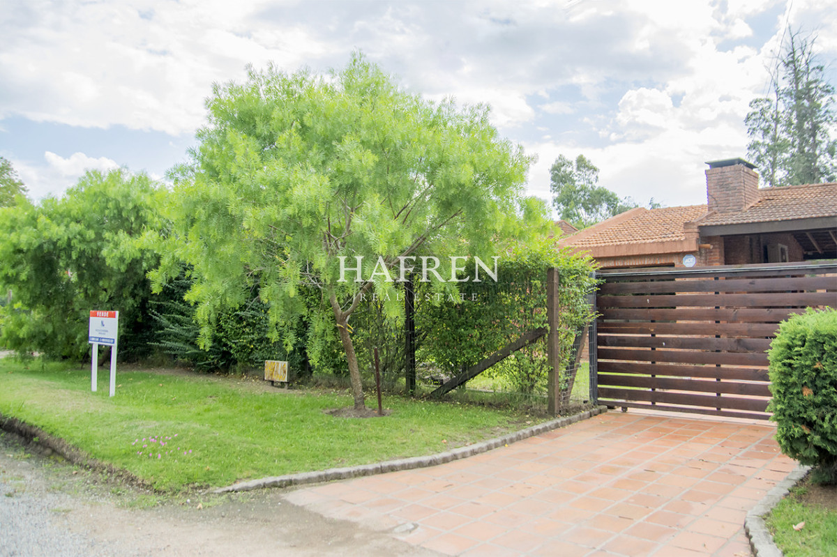 Casa ID.488 - En venta casa de 3 Dormitorios en Jardines de Córdoba con Barbacoa 