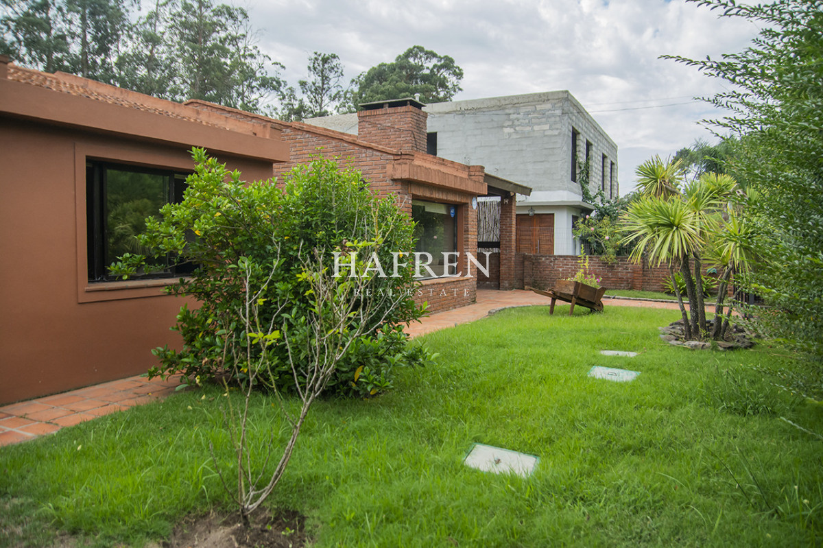 Casa ID.488 - En venta casa de 3 Dormitorios en Jardines de Córdoba con Barbacoa 