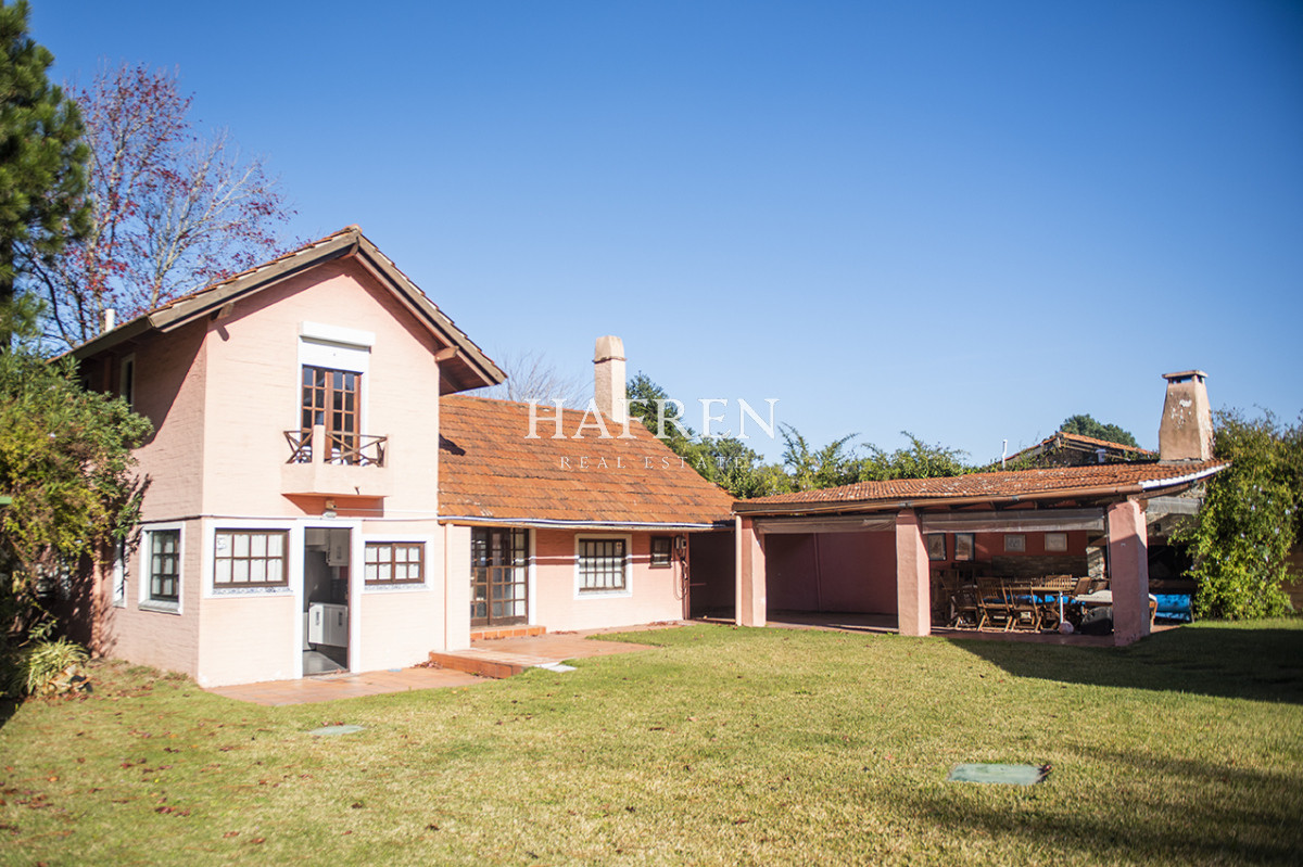 Casa ID.487 - Muy linda casa en venta, zona inmejorable, 3 dormitorios y servicio