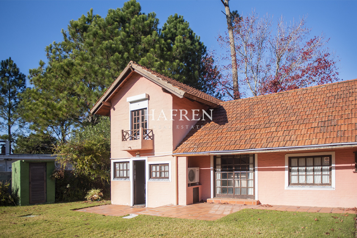 Casa ID.487 - Muy linda casa en venta, zona inmejorable, 3 dormitorios y servicio