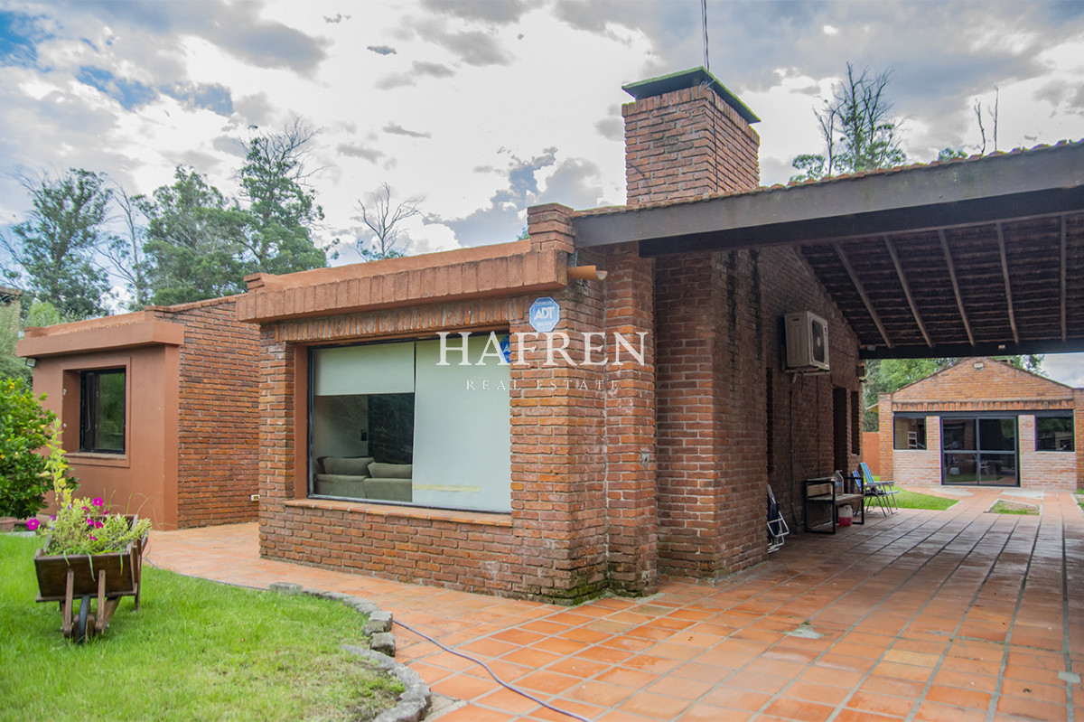 Casa ID.488 - En venta casa de 3 Dormitorios en Jardines de Córdoba con Barbacoa 