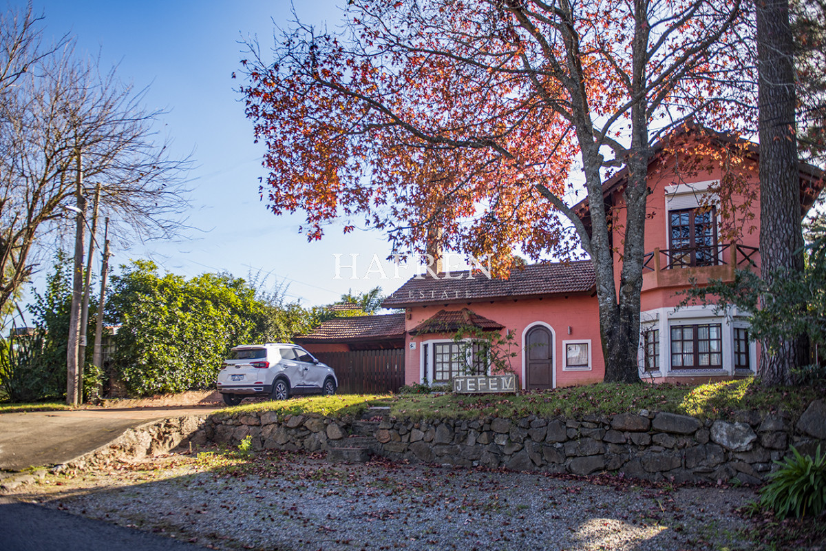 Casa ID.487 - Muy linda casa en venta, zona inmejorable, 3 dormitorios y servicio