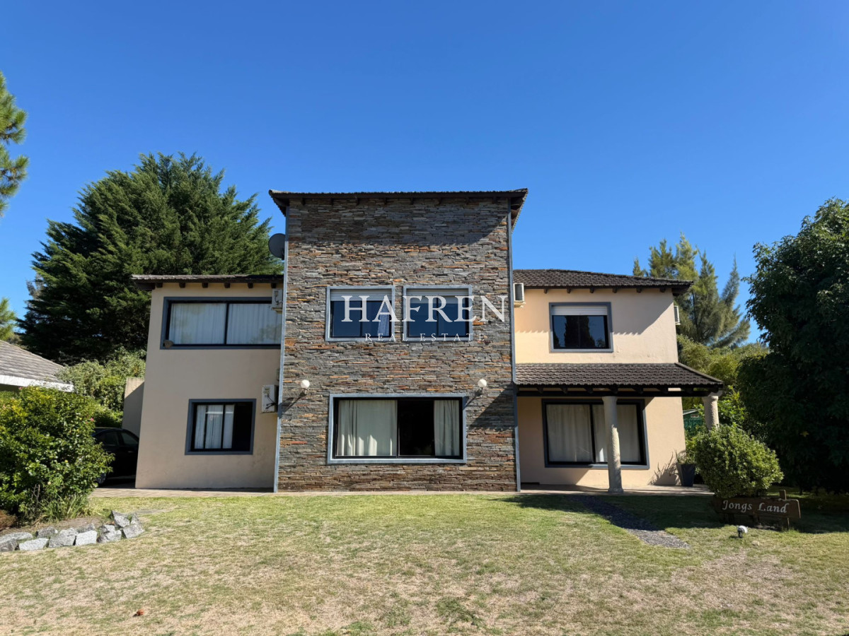 Casa ID.489 - Chaletde 6 dormitorios en venta en barrio cerrado, Punta del Este