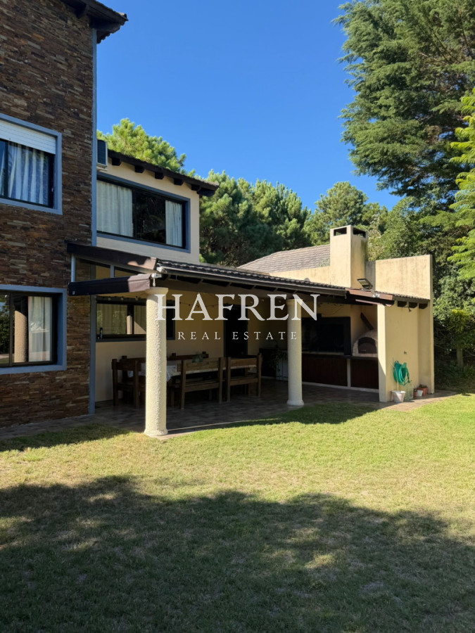 Casa ID.489 - Chaletde 6 dormitorios en venta en barrio cerrado, Punta del Este