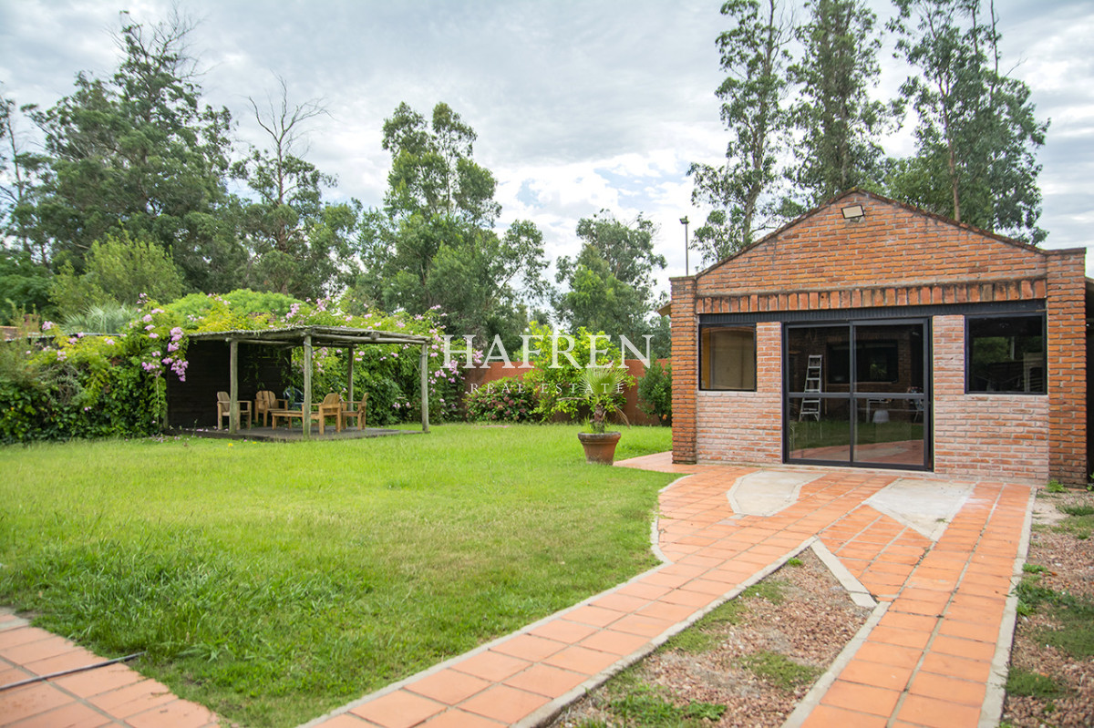 Casa ID.488 - En venta casa de 3 Dormitorios en Jardines de Córdoba con Barbacoa 
