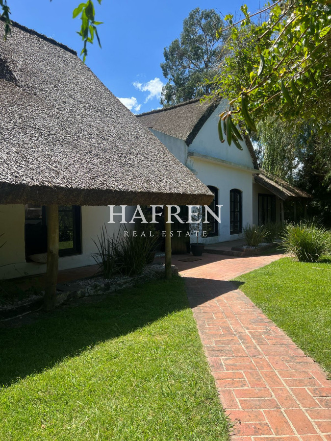 Casa ID.295 - Casa a la venta de 6 dormitorios en La Barra, El Tesoro a 200 mts de ruta 10