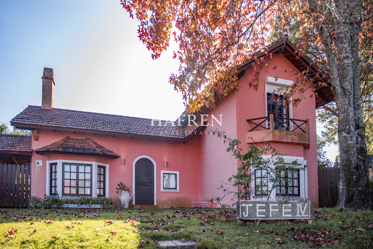 Casa ID.487 - Muy linda casa en venta, zona inmejorable, 3 dormitorios y servicio