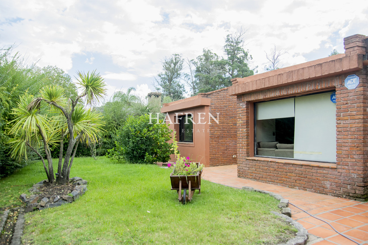 Casa ID.488 - En venta casa de 3 Dormitorios en Jardines de Córdoba con Barbacoa 