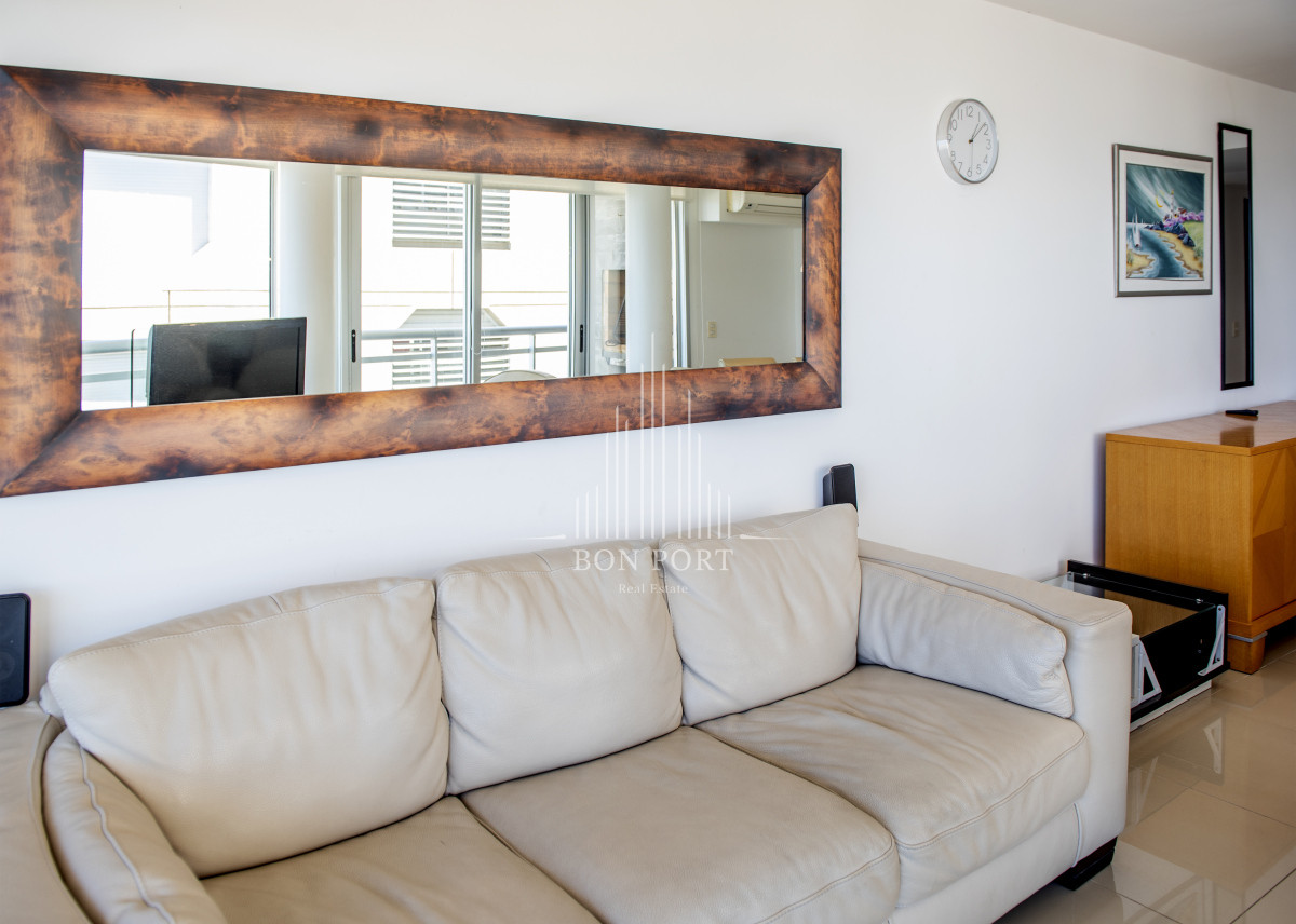 Apartamento ID.196 - Vende hermoso Penthouse en Playa Mansa con azotea propia en Punta del Este