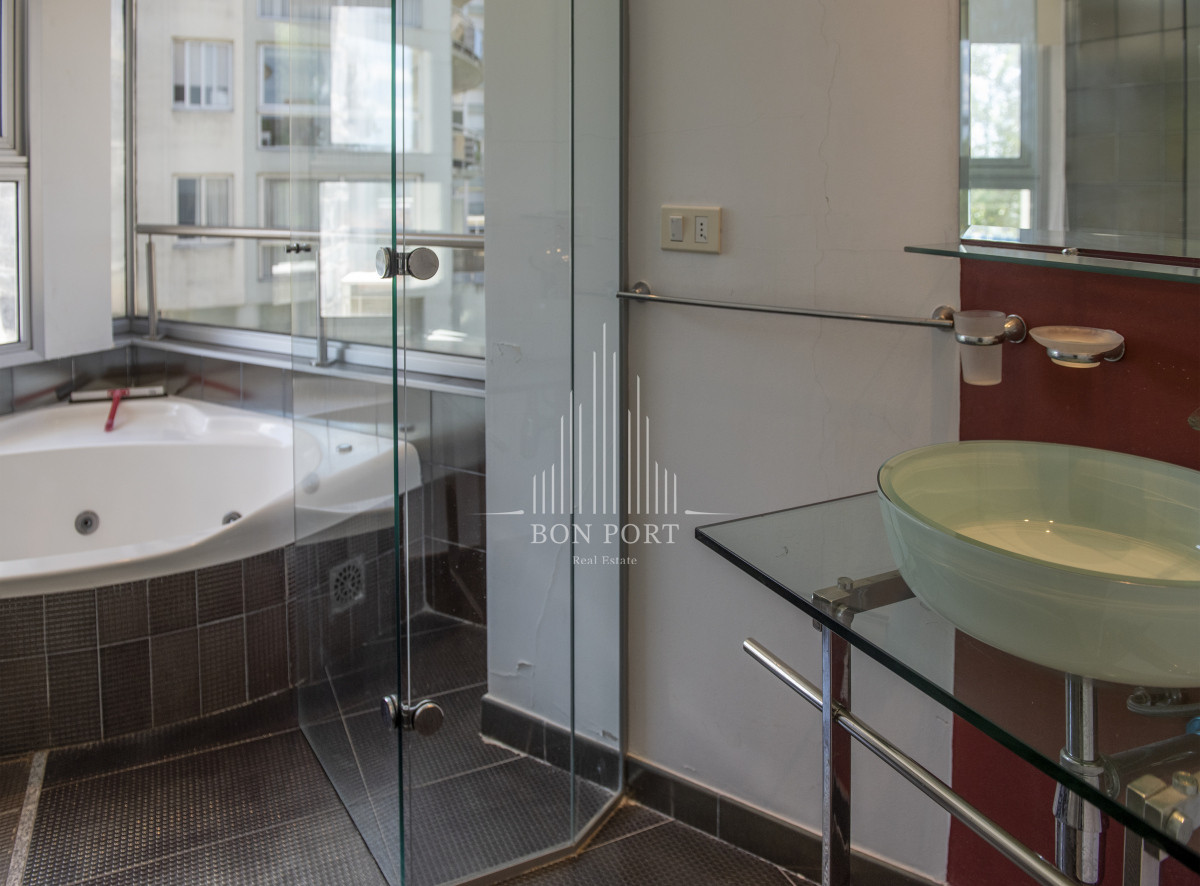 Apartamento ID.196 - Vende hermoso Penthouse en Playa Mansa con azotea propia en Punta del Este