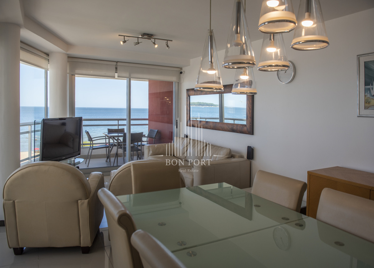 Apartamento ID.196 - Vende hermoso Penthouse en Playa Mansa con azotea propia en Punta del Este