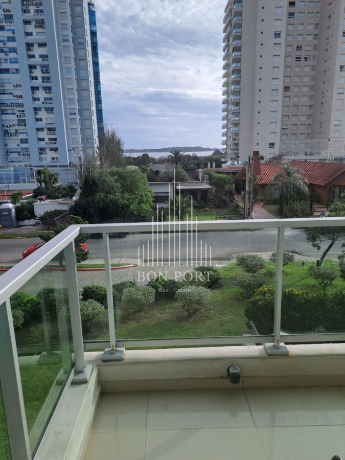 Apartamento ID.194 - Apartamento en Playa Mansa a la venta 3 Dormitorios con vista