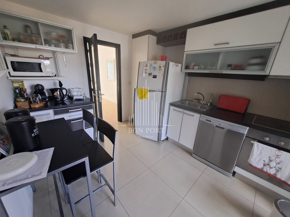 Apartamento ID.194 - Apartamento en Playa Mansa a la venta 3 Dormitorios con vista