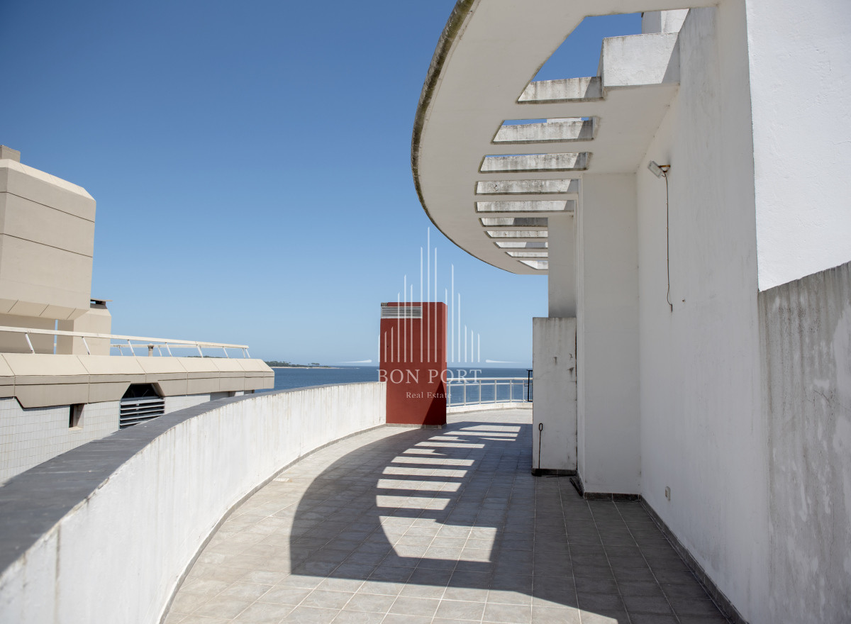 Apartamento ID.196 - Vende hermoso Penthouse en Playa Mansa con azotea propia en Punta del Este
