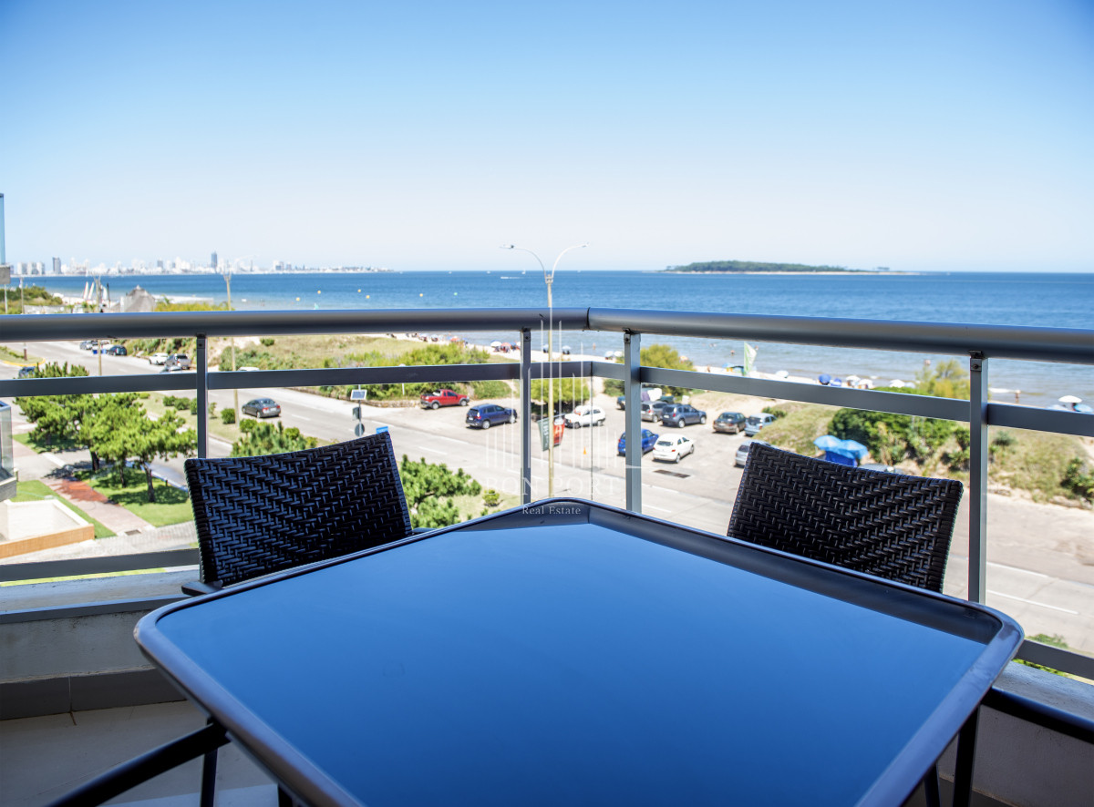 Apartamento ID.196 - Vende hermoso Penthouse en Playa Mansa con azotea propia en Punta del Este