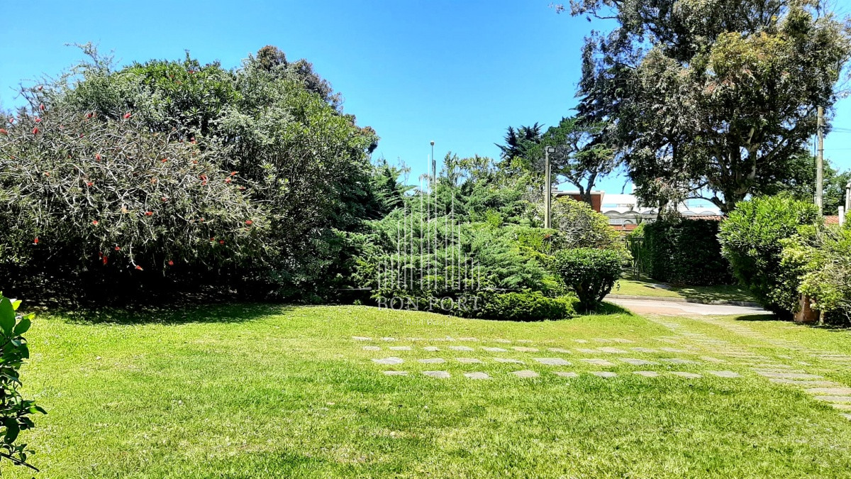 Casa ID.258 - Casa de 4 dormitorios en venta en Playa Mansa, Punta del Este