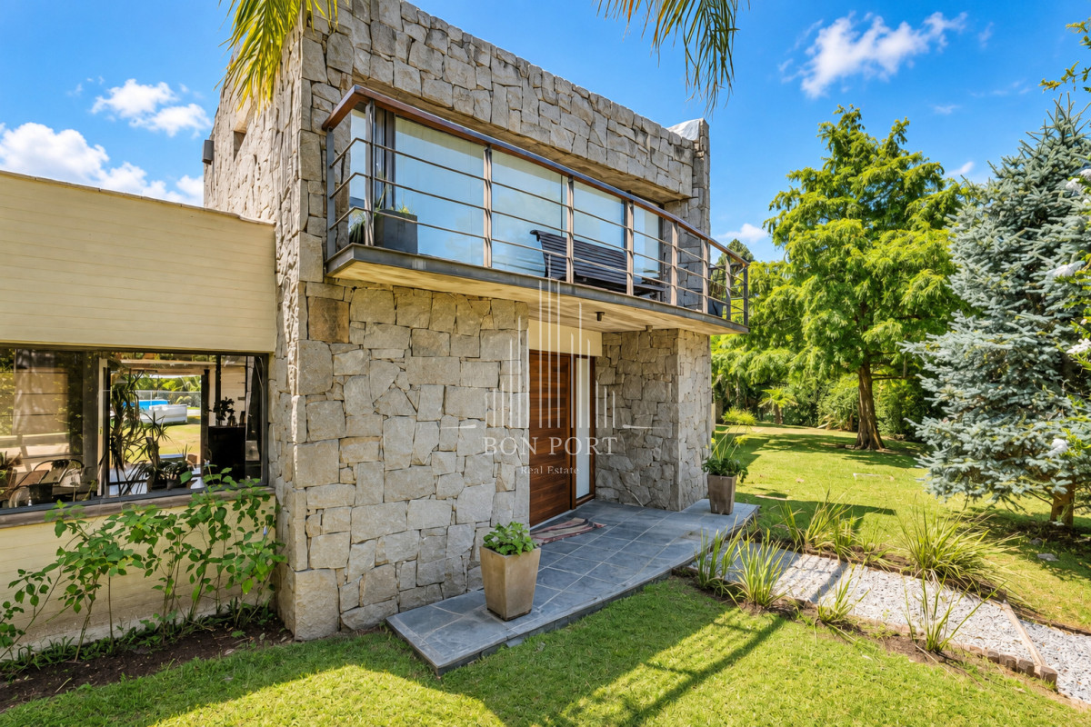 Casa ID.251 - Hermosa casa de 4 dormitorios en agradable entorno.