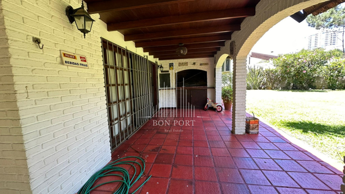 Casa ID.257 - En venta casa en San Rafael, de 4 dormitorios mas dep, con 2 cocheras