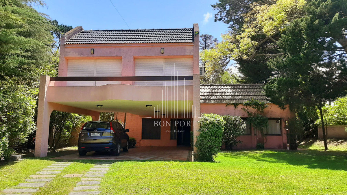 Casa ID.258 - Casa de 4 dormitorios en venta en Playa Mansa, Punta del Este