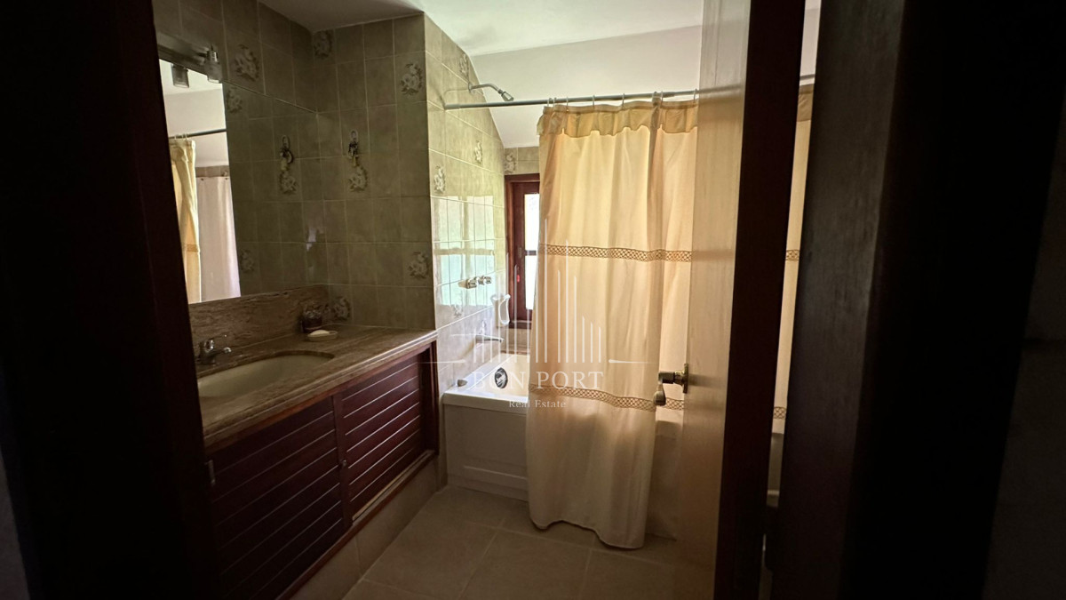 Casa ID.257 - En venta casa en San Rafael, de 4 dormitorios mas dep, con 2 cocheras